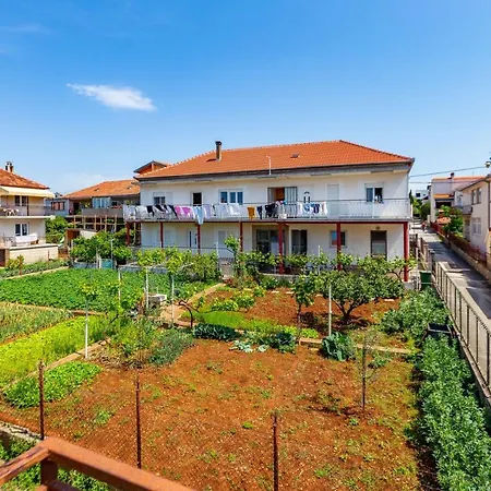 Bella 2 Bdr W Parking