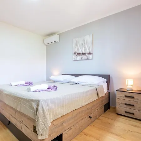 Bella 2 Bdr W Parking Apartmán *
