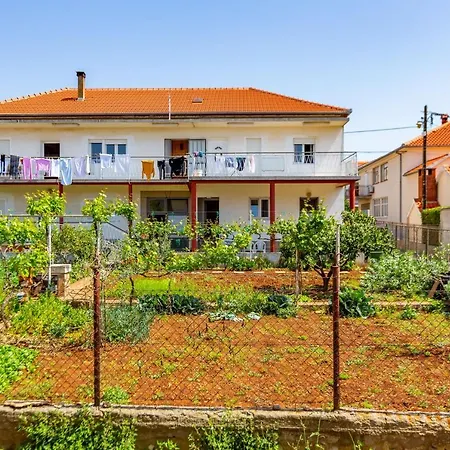 Bella 2 Bdr W Parking * זאדאר