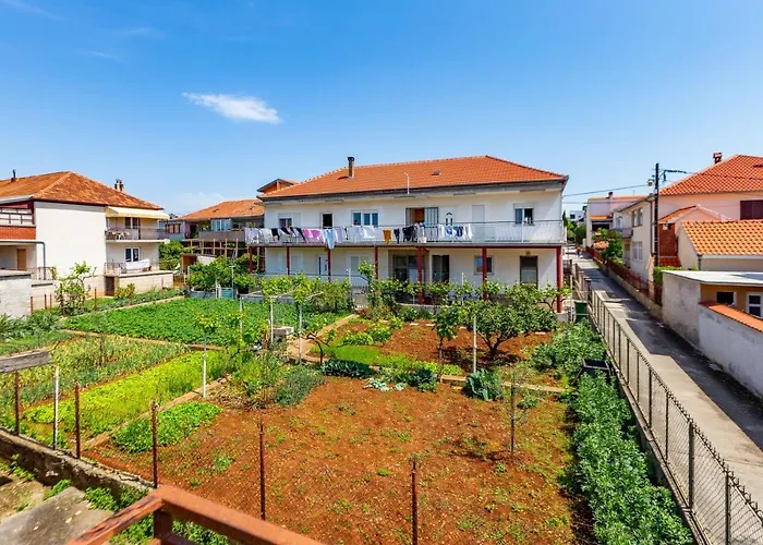 Bella 2 Bdr W Parking