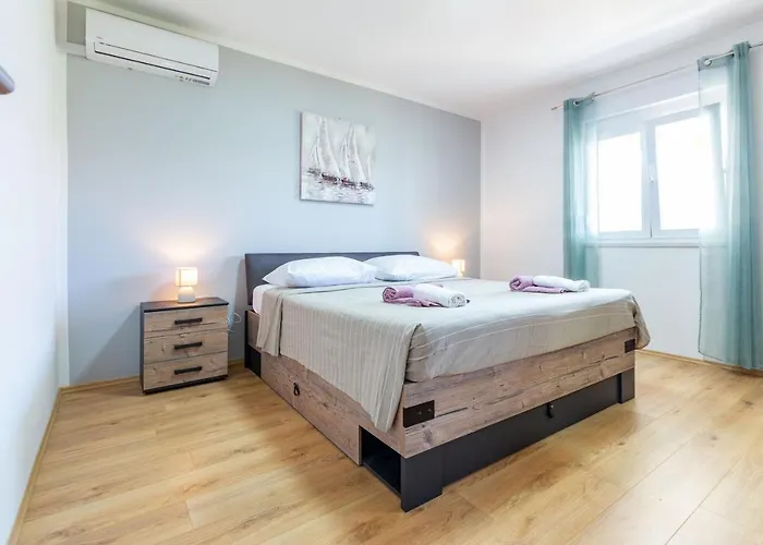 아파트 Bella 2 Bdr W Parking 자다르