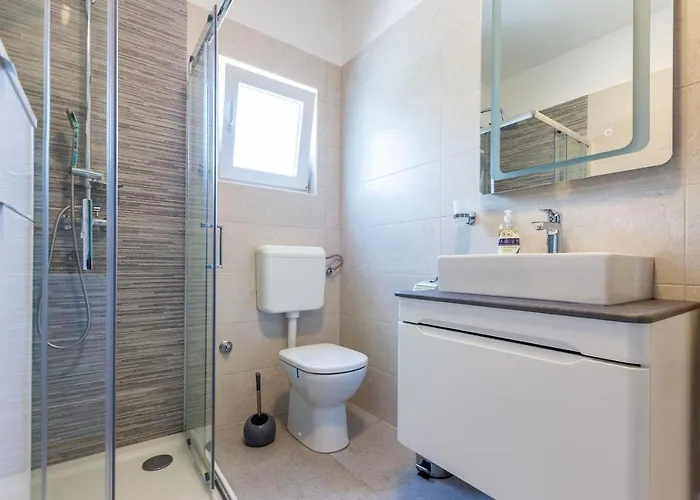 Bella 2 Bdr W Parking * זאדאר