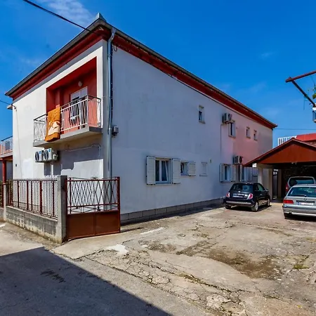 Bella 2 Bdr W Parking Apartment *