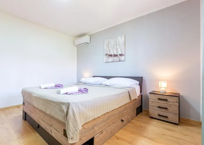 Bella 2 Bdr W Parking Apartament *