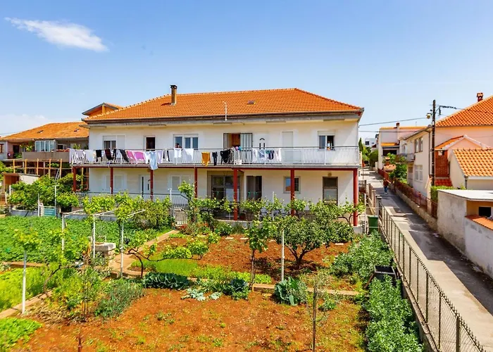 Bella 2 Bdr W Parking Apartament *