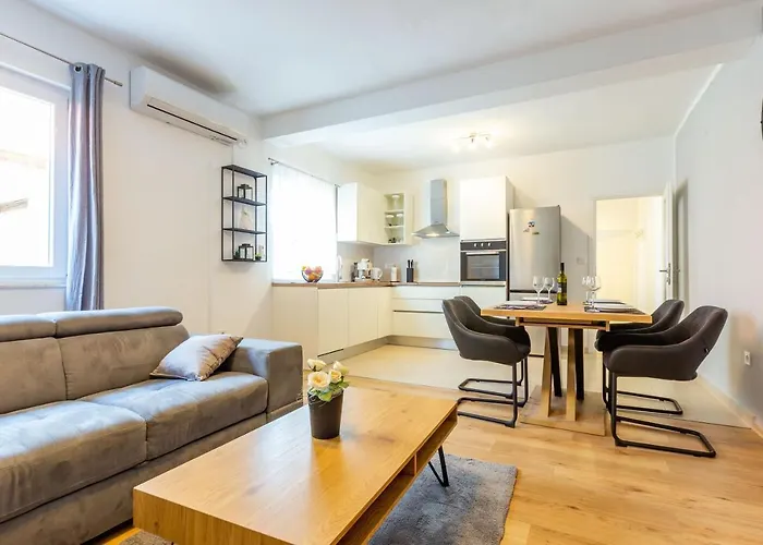 Bella 2 Bdr W Parking Zadar