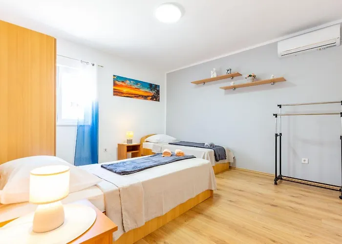 Bella 2 Bdr W Parking