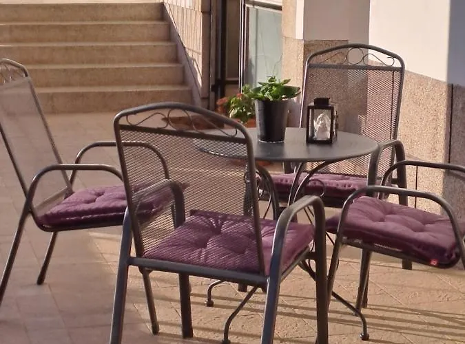 Bella 2 Bdr W Parking Apartament